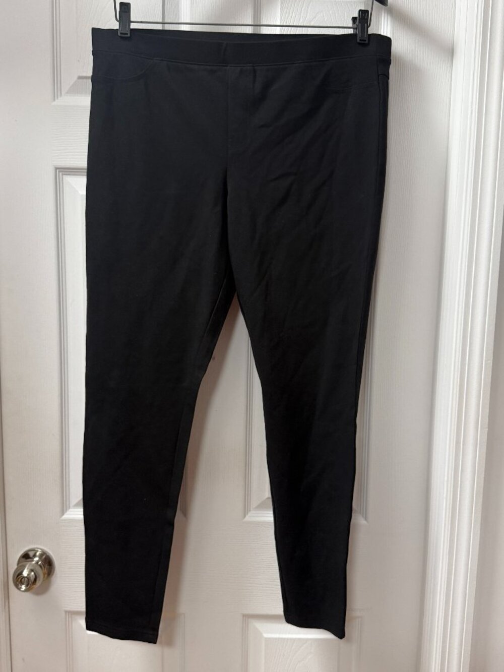 HUE Essential Black Pull-On Leggings - Size XL - Classic Versatile